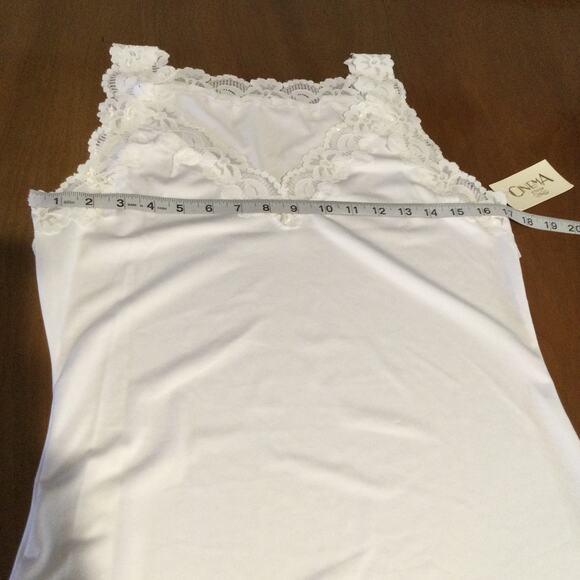 Cinema Etoile Lace Trimmed White Sleeveless V-Neck Tank Size M NWT - Picture 13 of 14